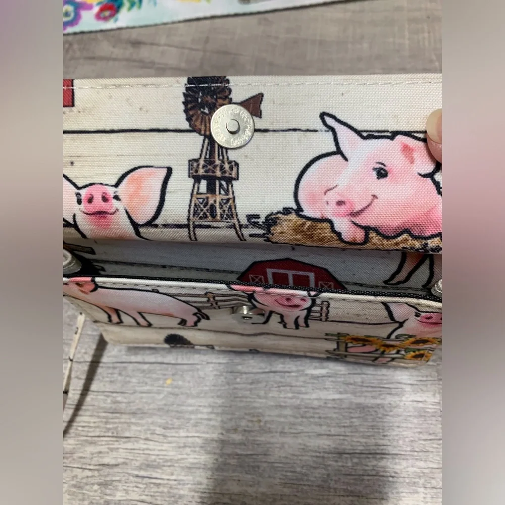 Charming Piglet Print Wallet on a Chain - Picture 3 of 6